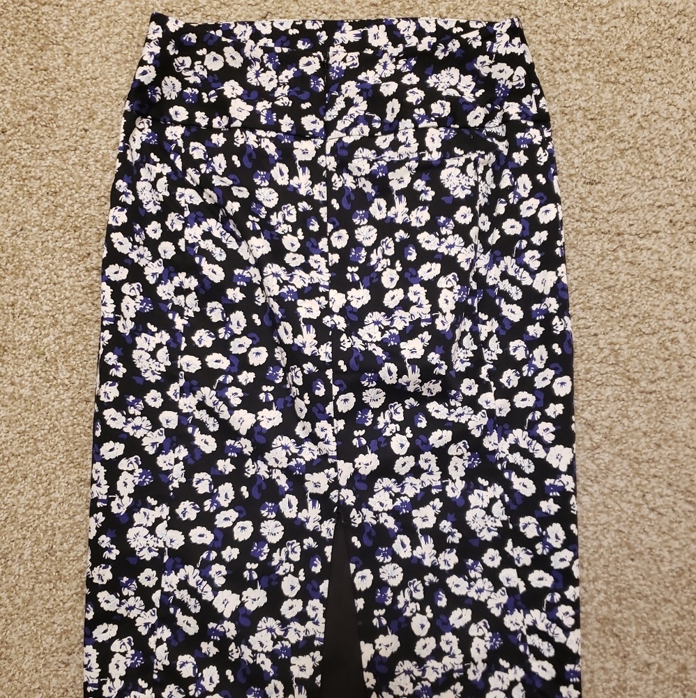 Express - High Waisted
Pencil Skirt